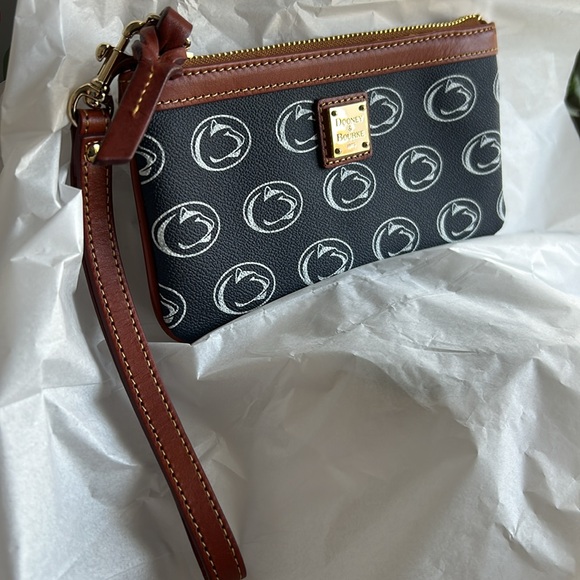 Dooney & Bourke - Penn State navy blue wristlet / clutch / small purse - Picture 3 of 5
